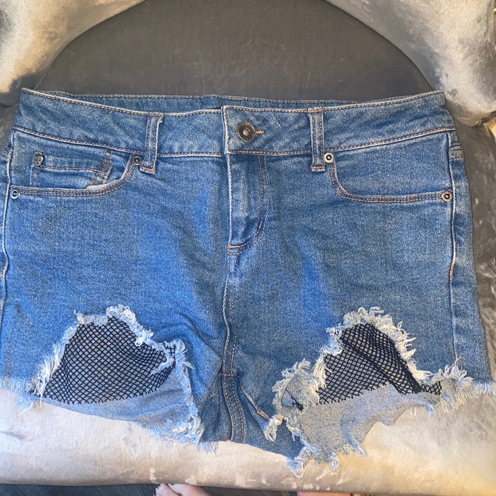 Denim high rise shorts with fishnet detail on front pockets 🖤